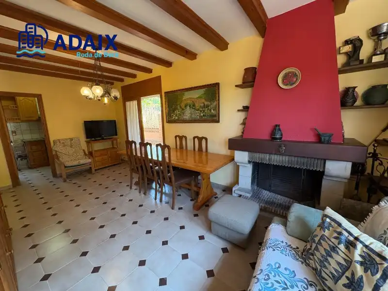 Sala de estar de Casa o chalet en venta en Roda de Berà con Terraza, Trastero y Horno