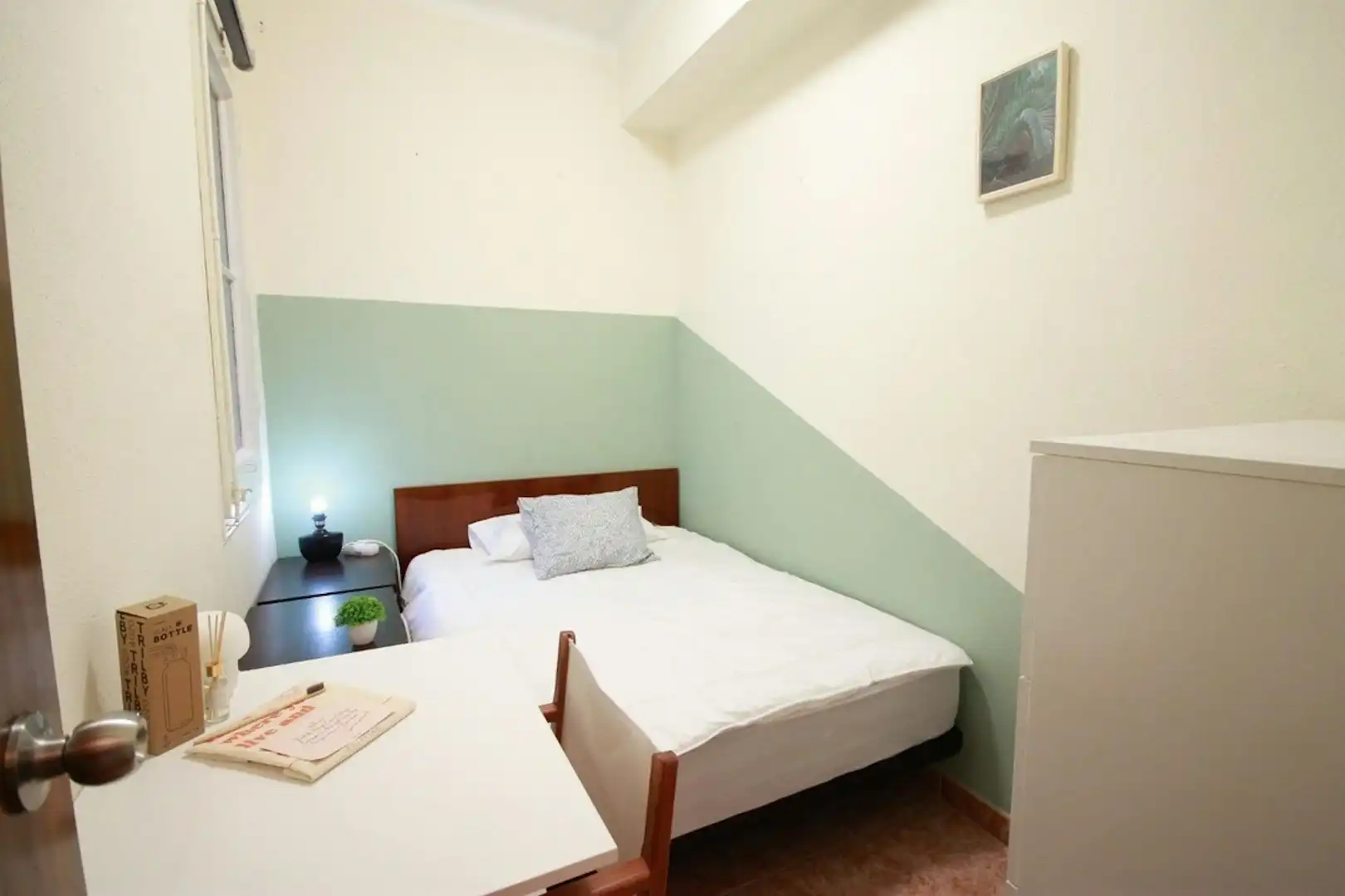 Schlafzimmer von Wohnung zur untervermieten in  Barcelona Capital mit Möbliert, Waschmaschine und Fernseher