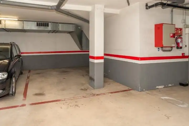 Parkplatz von Wohnung zum Verkauf in Badalona mit Heizung, Parkett und Terrasse