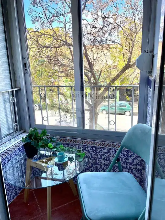 Vista exterior de Piso de alquiler en Granada con Terraza, Amueblado y Microondas