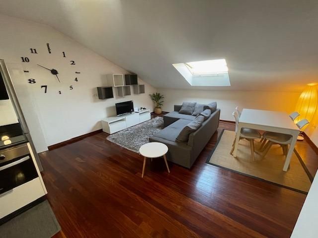 Sala d'estar de Àtic de lloguer en Ourense Capital  amb Aire condicionat i Parquet