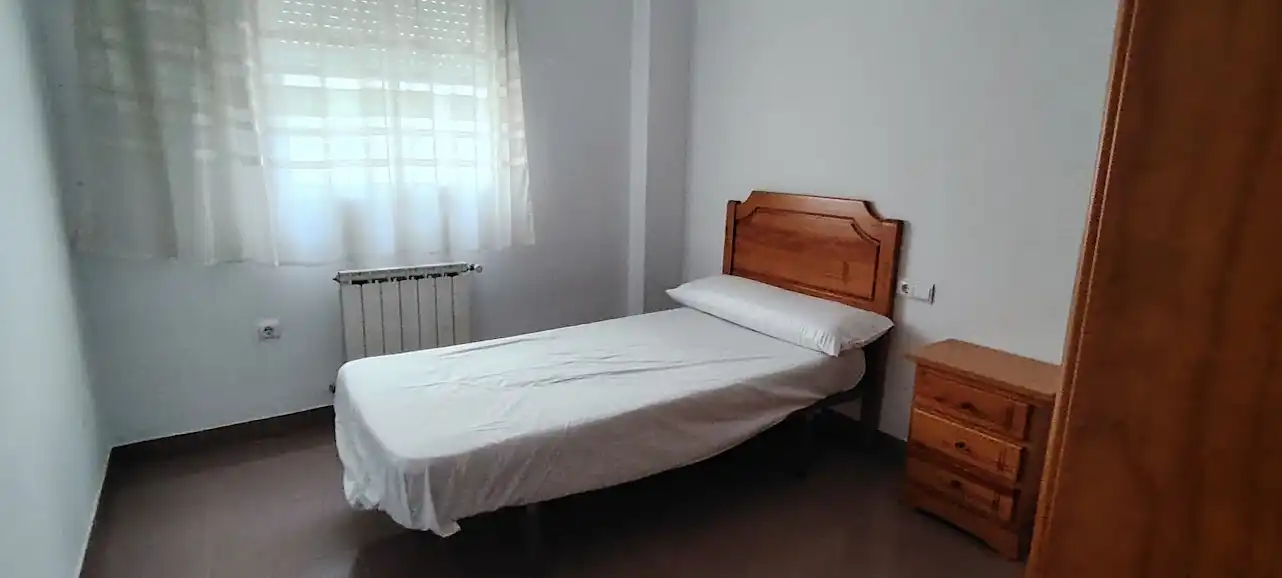 Habitación de Piso de alquiler en Linares con Aire acondicionado, Calefacción y Amueblado