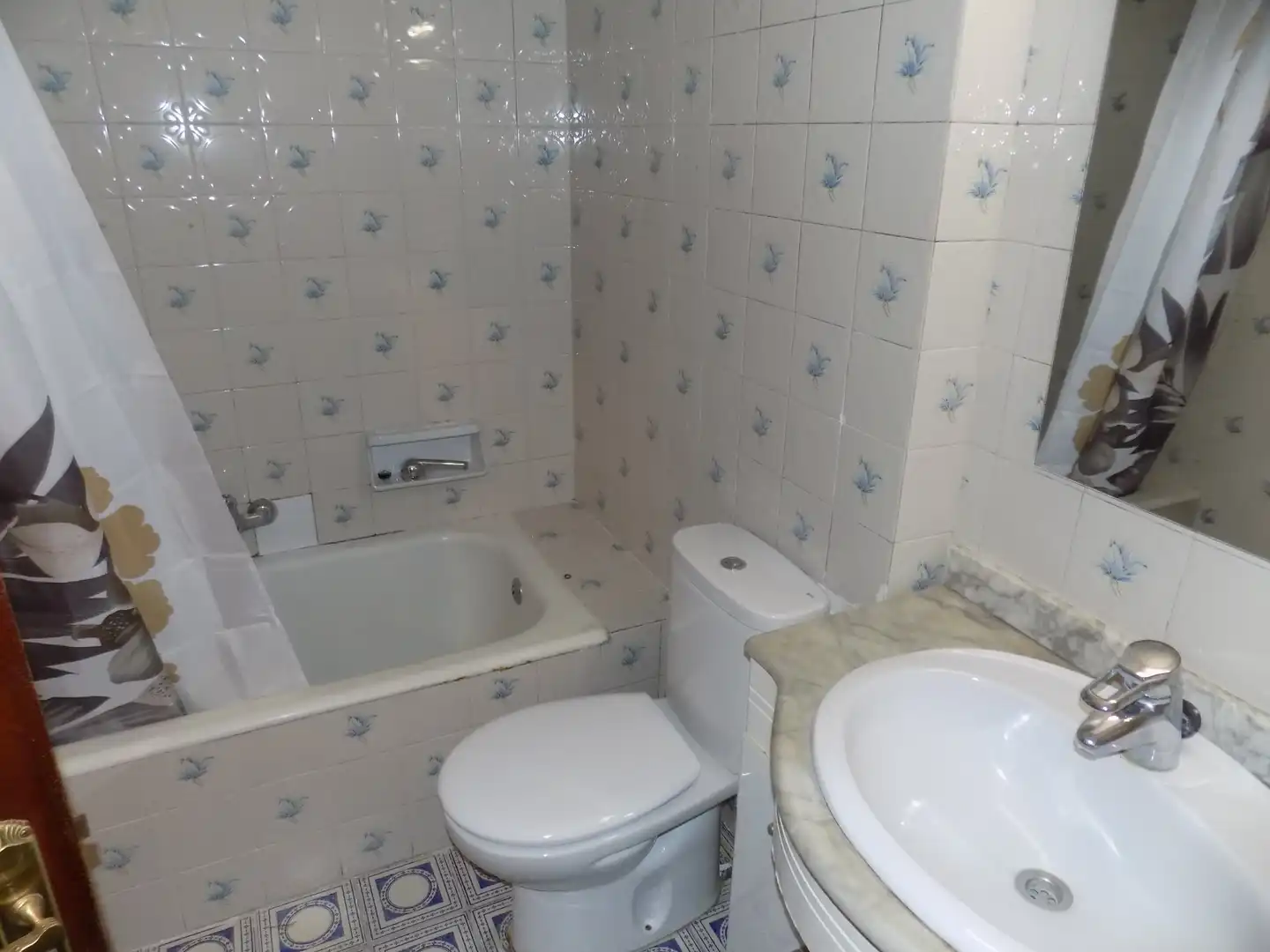 Baño de Piso en venta en Gijón  con Calefacción y Terraza