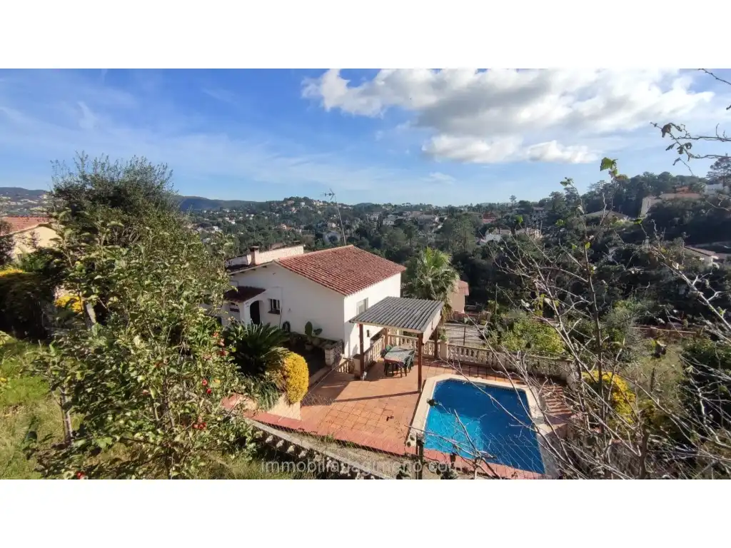 Vista exterior de Casa o xalet en venda en Lloret de Mar amb Terrassa i Piscina