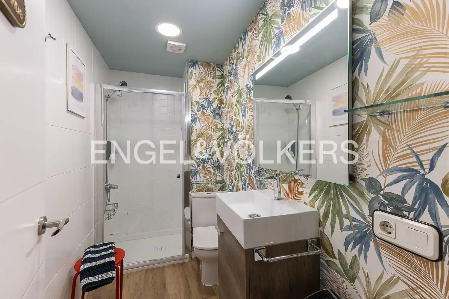 Bathroom of Flat for sale in Valencia  with Air Conditioner, Heating and Parquet flooring