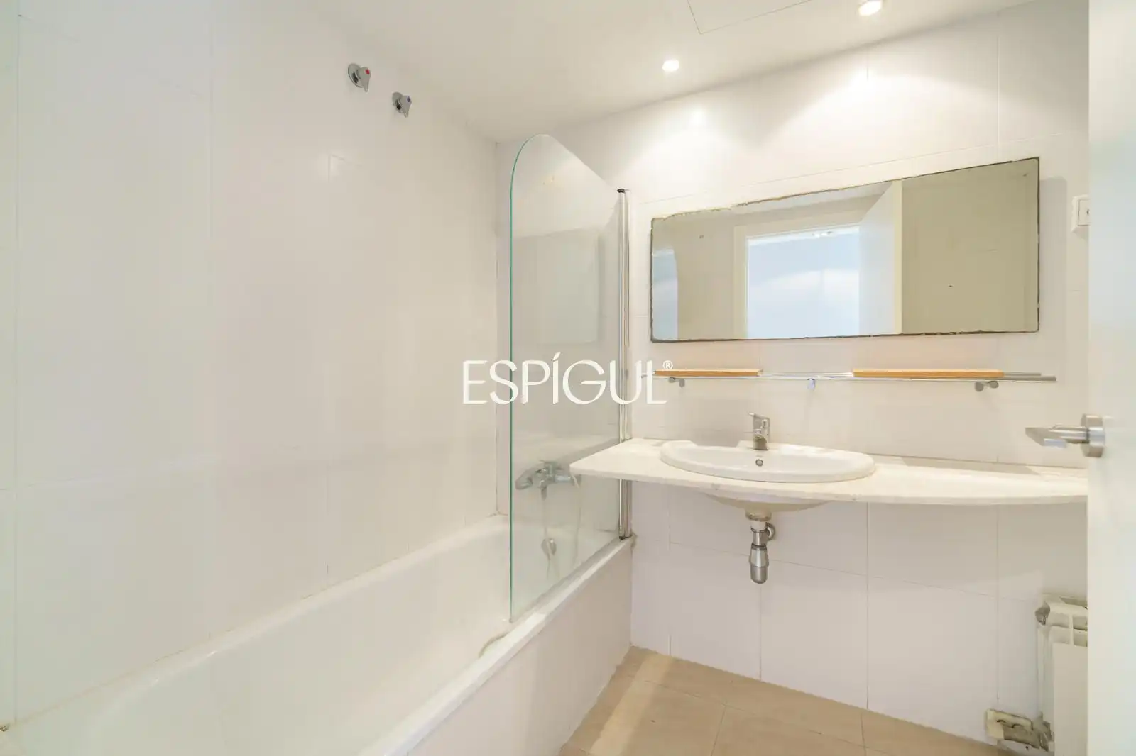 Baño de Piso en venta en Barcelona con Aire acondicionado, Calefacción y Terraza