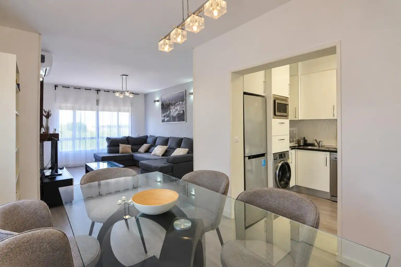 Sala d'estar de Casa o xalet en venda en Villa del Prado, Madrid