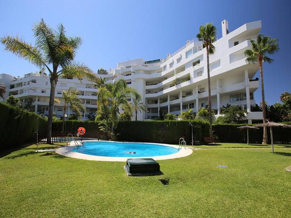 Jardí de Apartament en venda en Marbella amb Terrassa, Piscina i Alarma