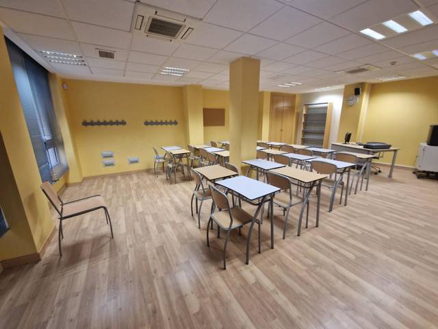 Local comercial en Alquiler en Calle RAMON Y CAJAL en Centro - Plaza Mayor