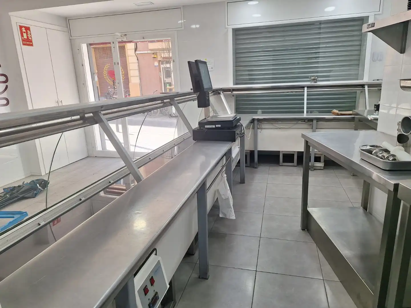 Business premises for transfer in Sants - Montjuïc, imagen 5