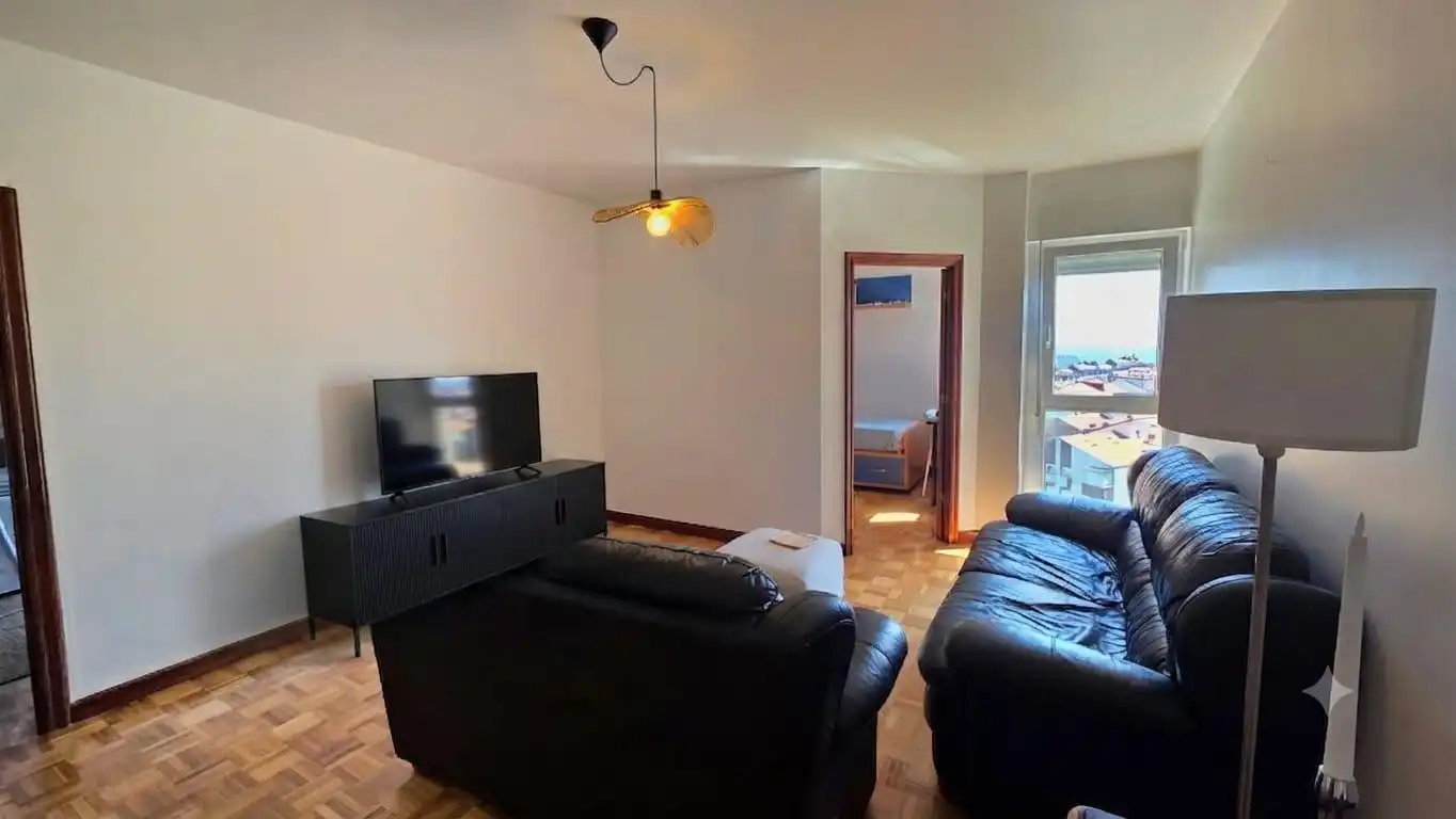 Wohnzimmer von Wohnung zur Miete in Santander mit Heizung, Parkett und Terrasse