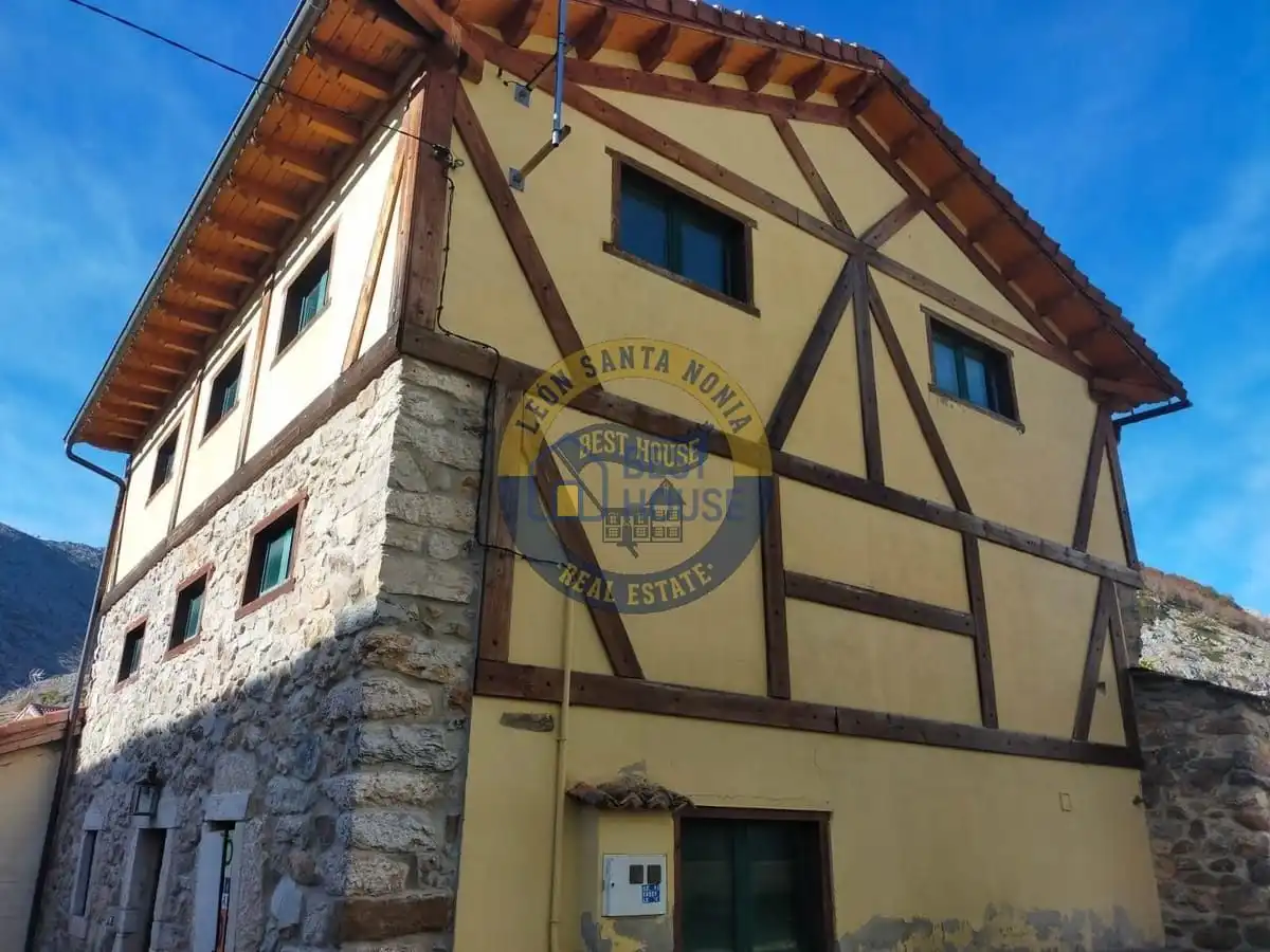 Vista exterior de Finca rústica en venta en Boca de Huérgano con Calefacción, Parquet y Amueblado