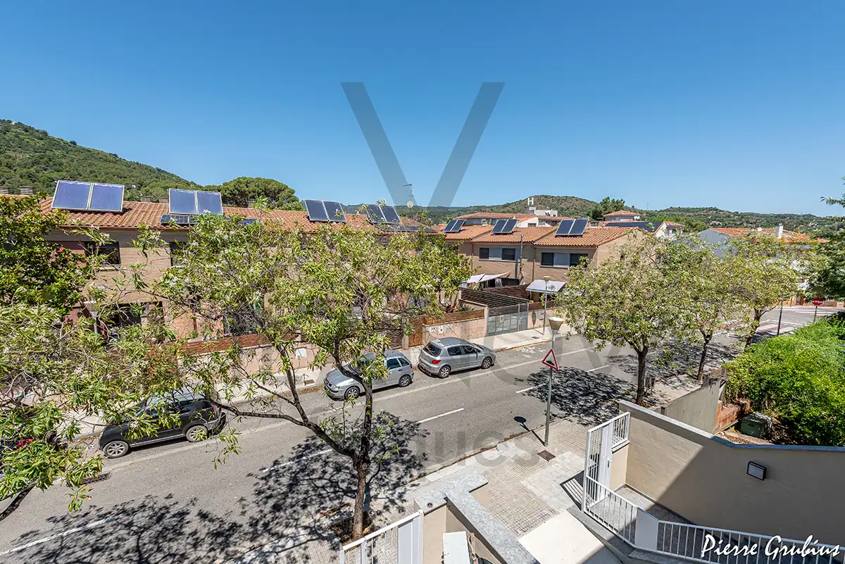 Vista exterior de Casa adosada en venda en La Selva del Camp amb Aire condicionat, Calefacció i Jardí privat