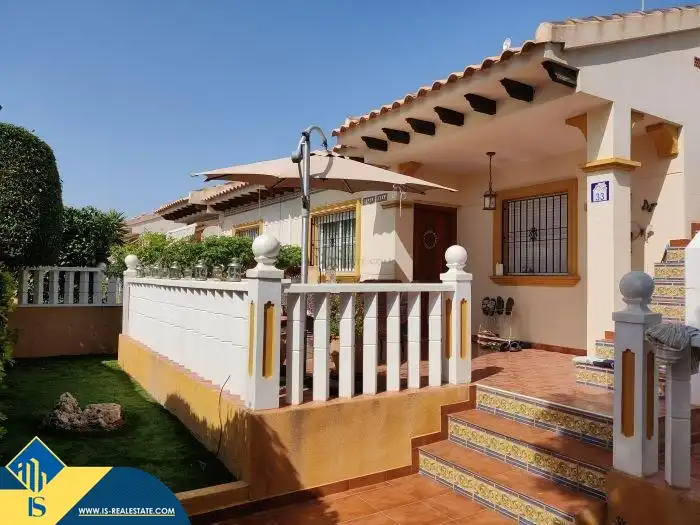 Bungalow with pool for sale in Orihuela Costa, imagen 3