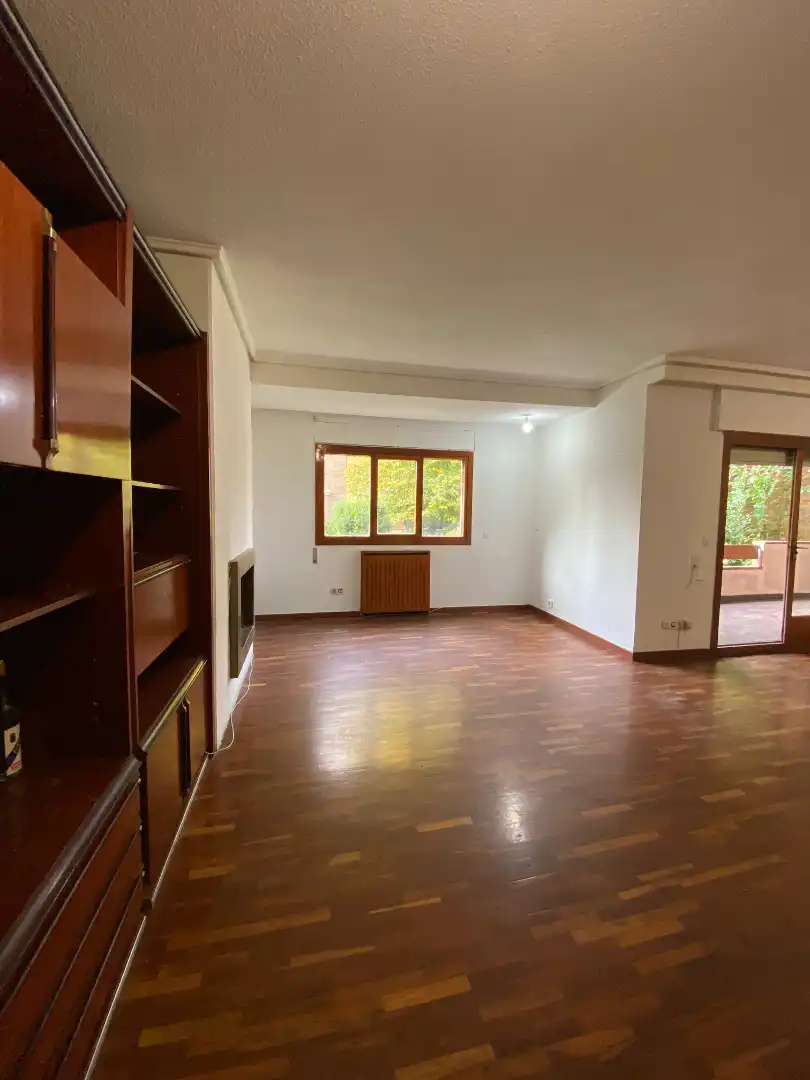 Sala d'estar de Pis en venda en Las Rozas de Madrid amb Calefacció, Parquet i Terrassa