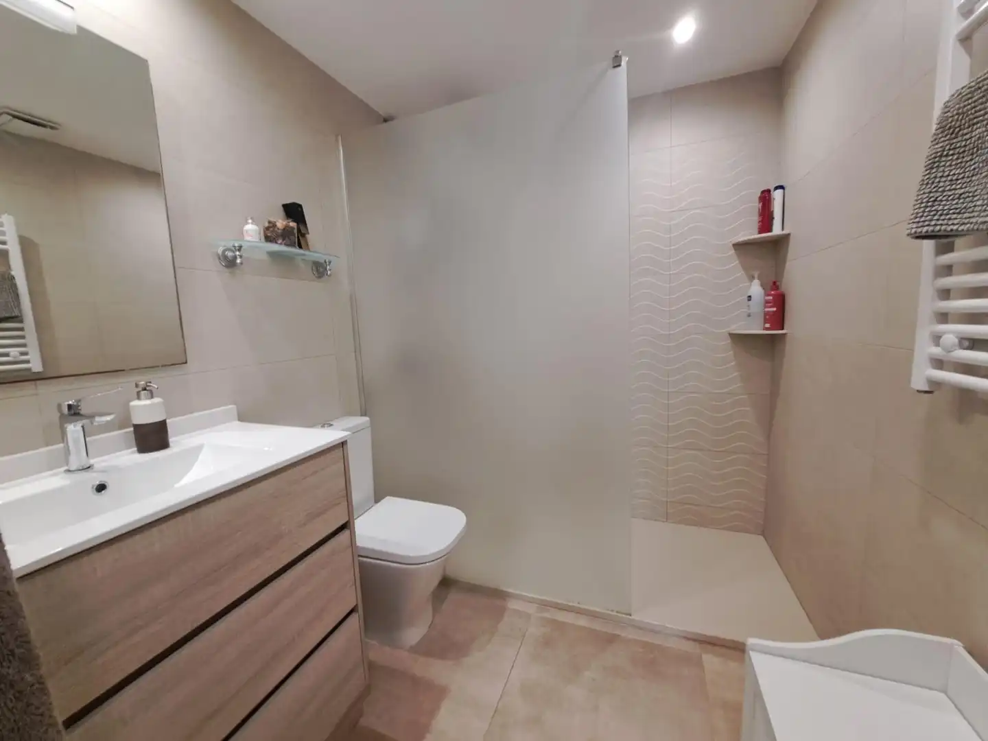 Badezimmer von Wohnung zum Verkauf in Pineda de Mar mit Heizung und Terrasse
