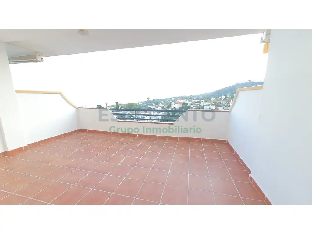 Terrassa de Apartament de lloguer en Benalmádena amb Moblat