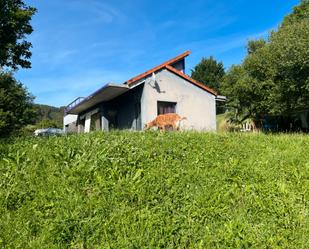 Vista exterior de Casa o xalet en venda en Arrieta amb Calefacció, Jardí privat i Terrassa