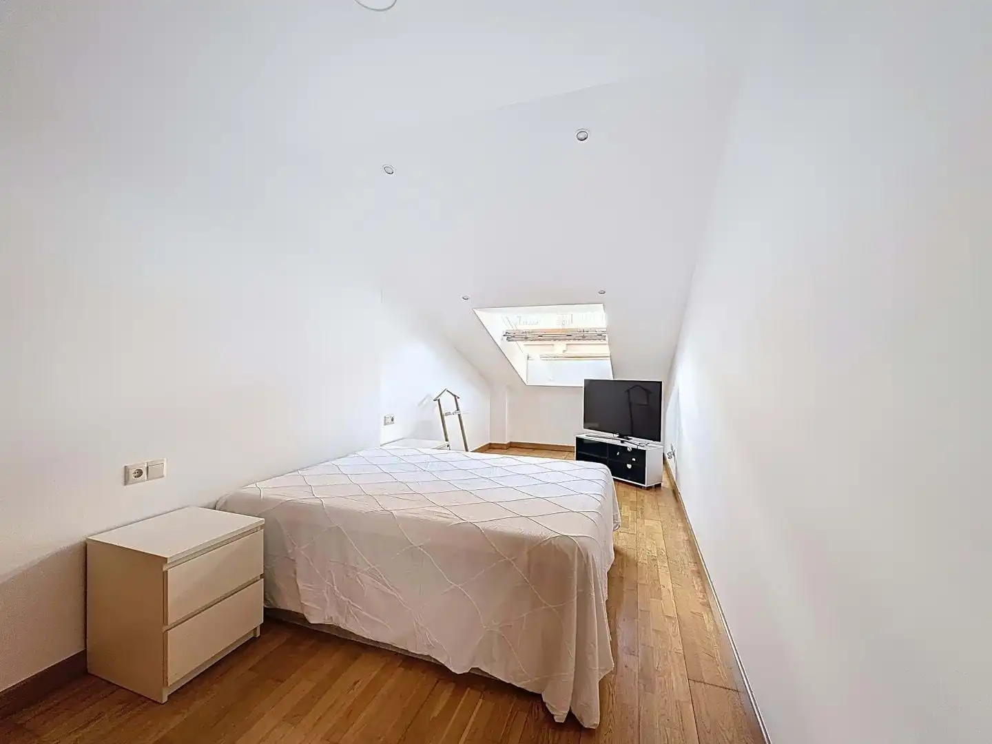 Schlafzimmer von Dachboden zum Verkauf in Moaña mit Heizung und Terrasse