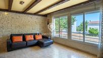 Sala d'estar de Casa adosada en venda en Vilanova i la Geltrú amb Aire condicionat, Calefacció i Jardí privat