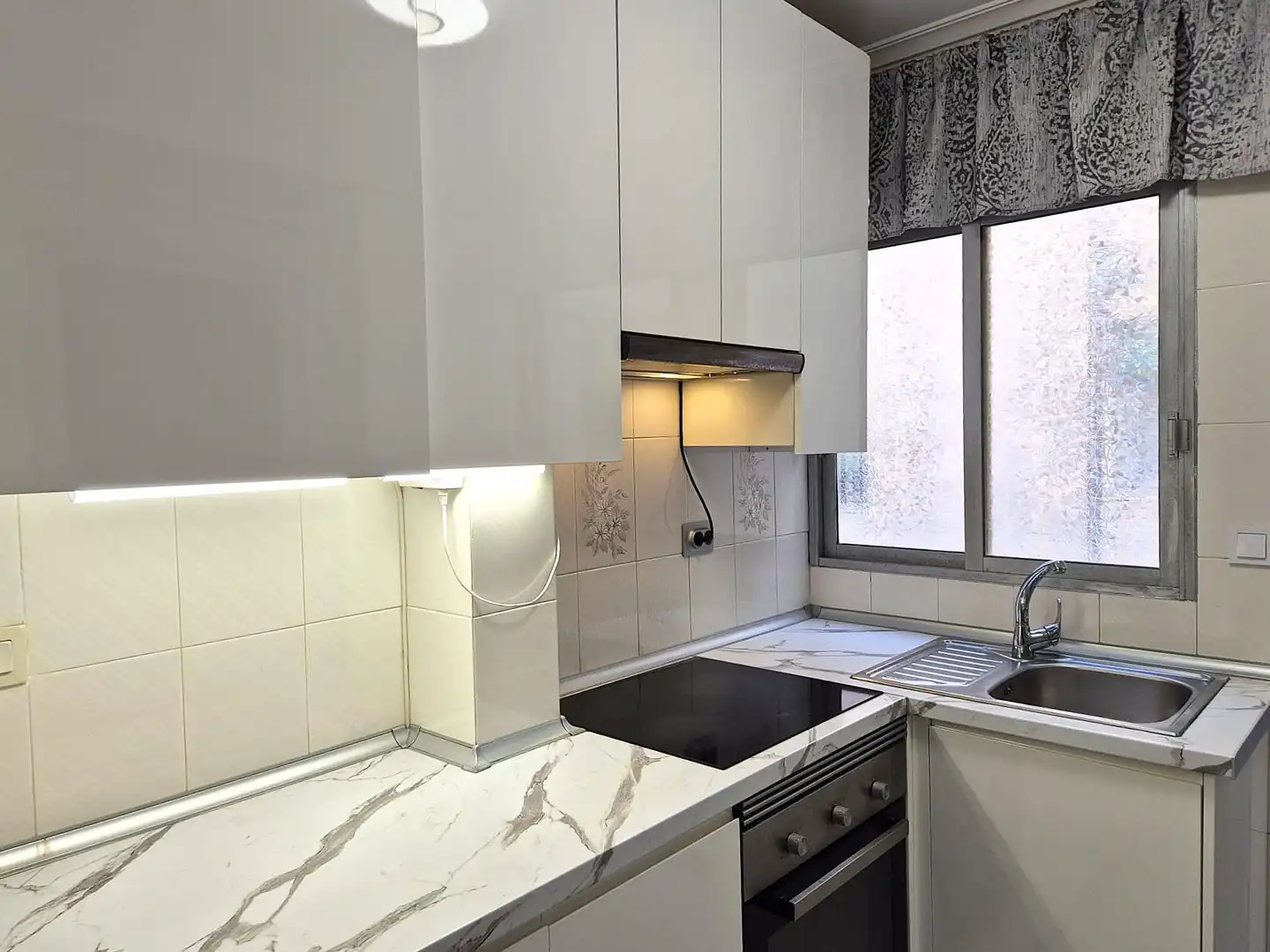 Cuina de Apartament en venda en Alicante / Alacant amb Aire condicionat i Balcó