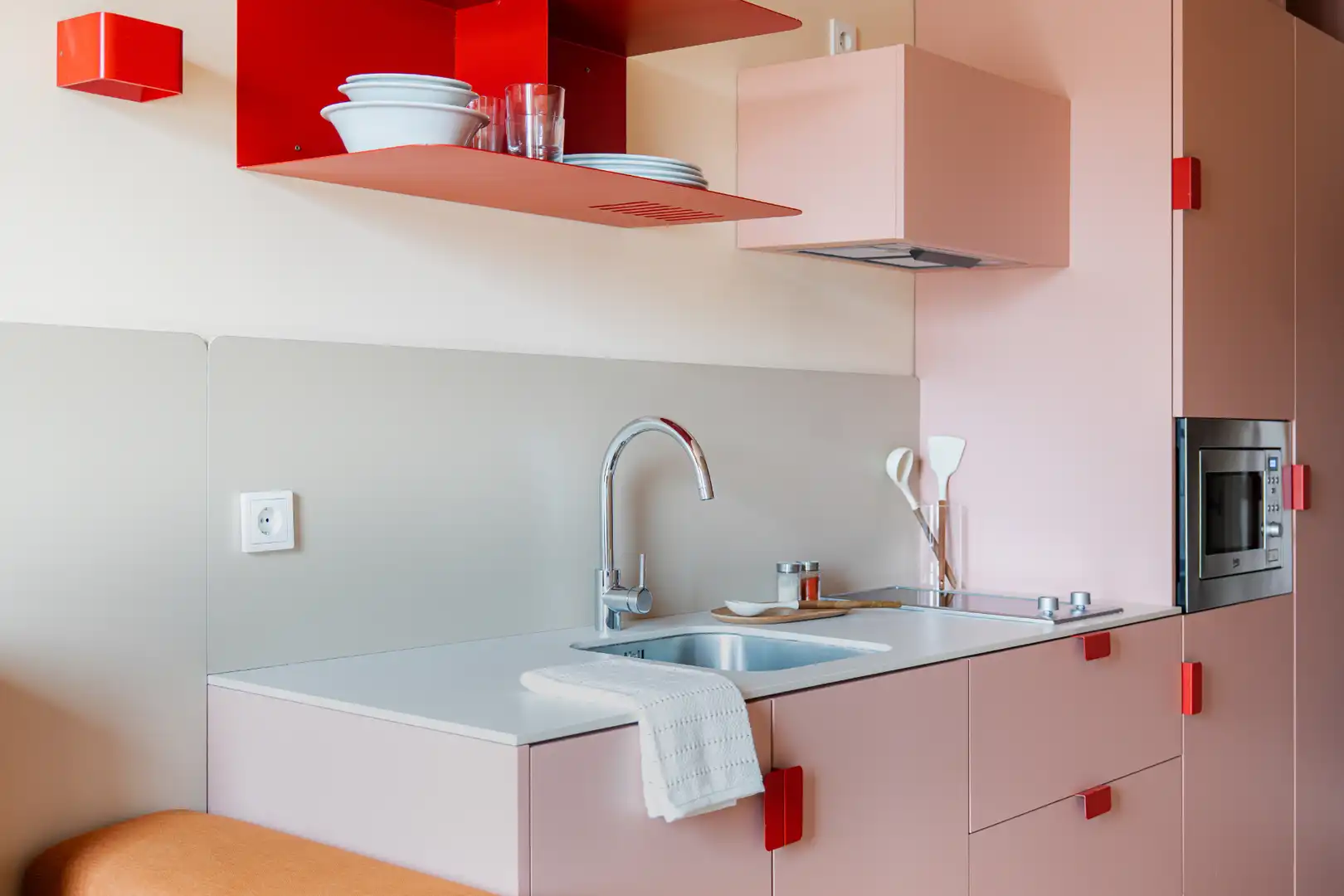 Cuina de Apartament de lloguer en  Pamplona / Iruña amb Moblat, Microones i TV