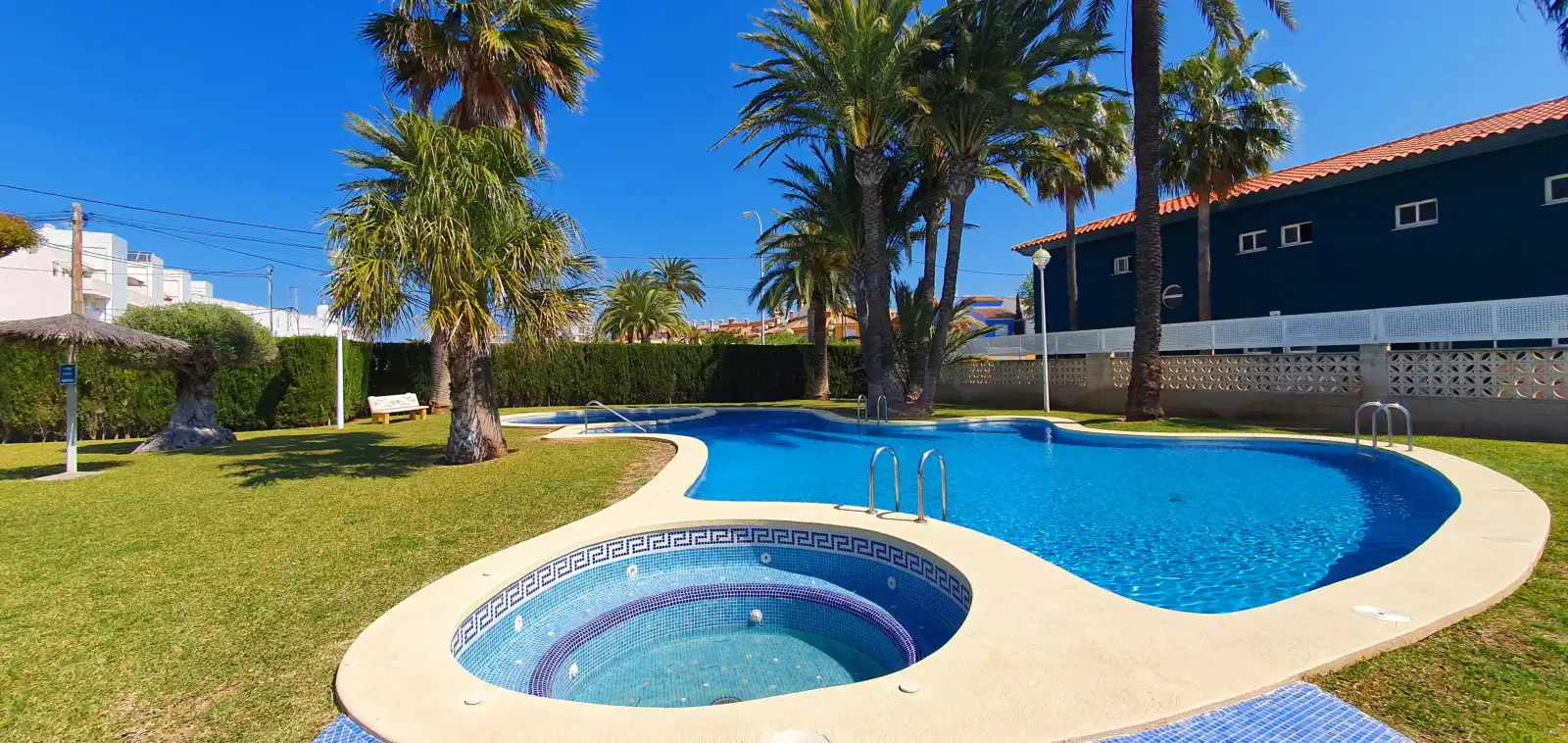 Piscina de Apartamento de alquiler en Dénia con Aire acondicionado, Calefacción y Terraza