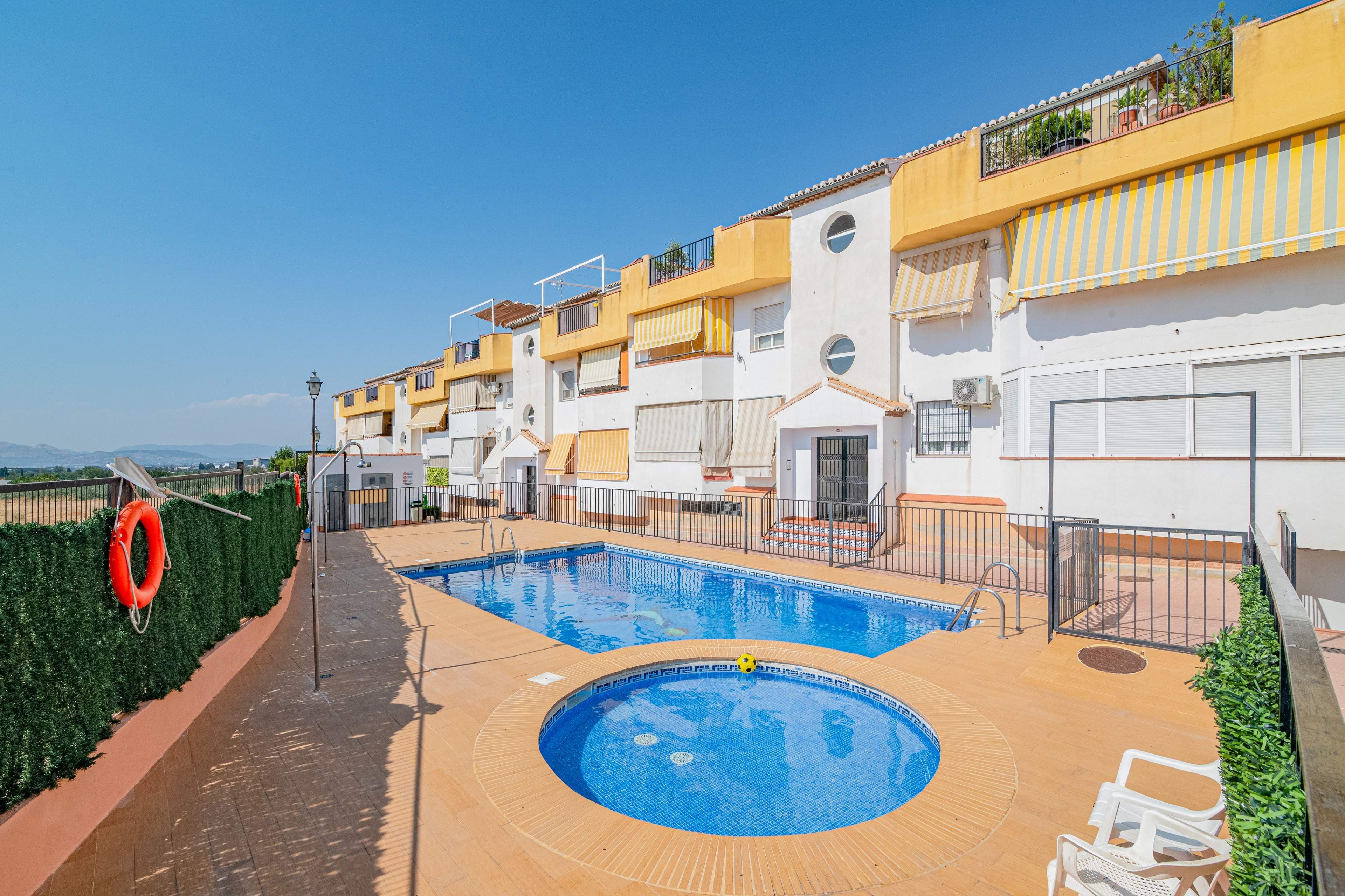 Exterior view of Flat for sale in La Zubia  with Air Conditioner, Private garden and Terrace