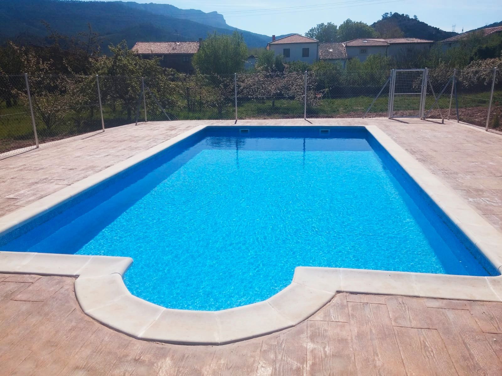 Swimming pool of Building for sale in Oña