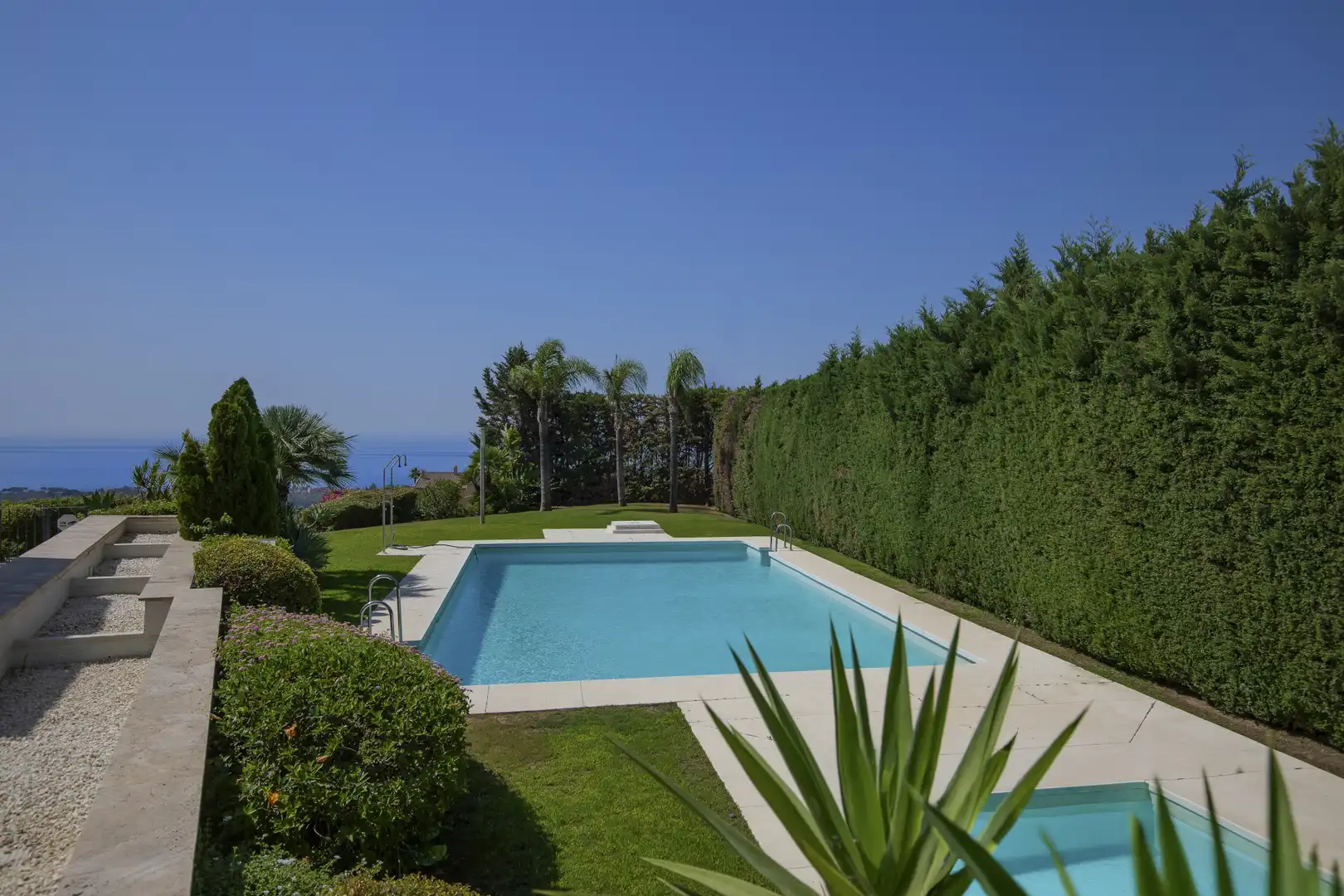 Piscina de Casa adosada de alquiler en Benahavís con Aire acondicionado, Jardín privado y Terraza