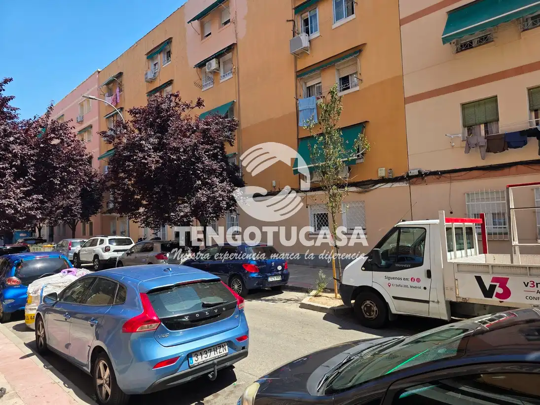 Vista exterior de Pis en venda en Madrid amb Calefacció i Moblat