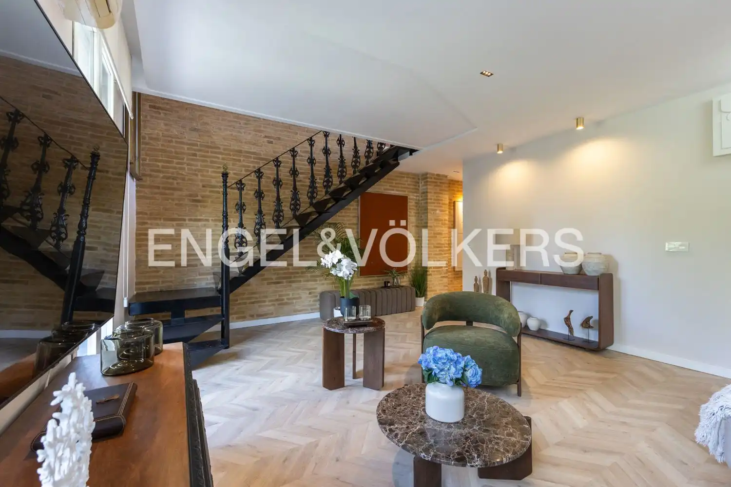 Living room of Attic for sale in Valencia  with Air Conditioner, Heating and Parquet flooring