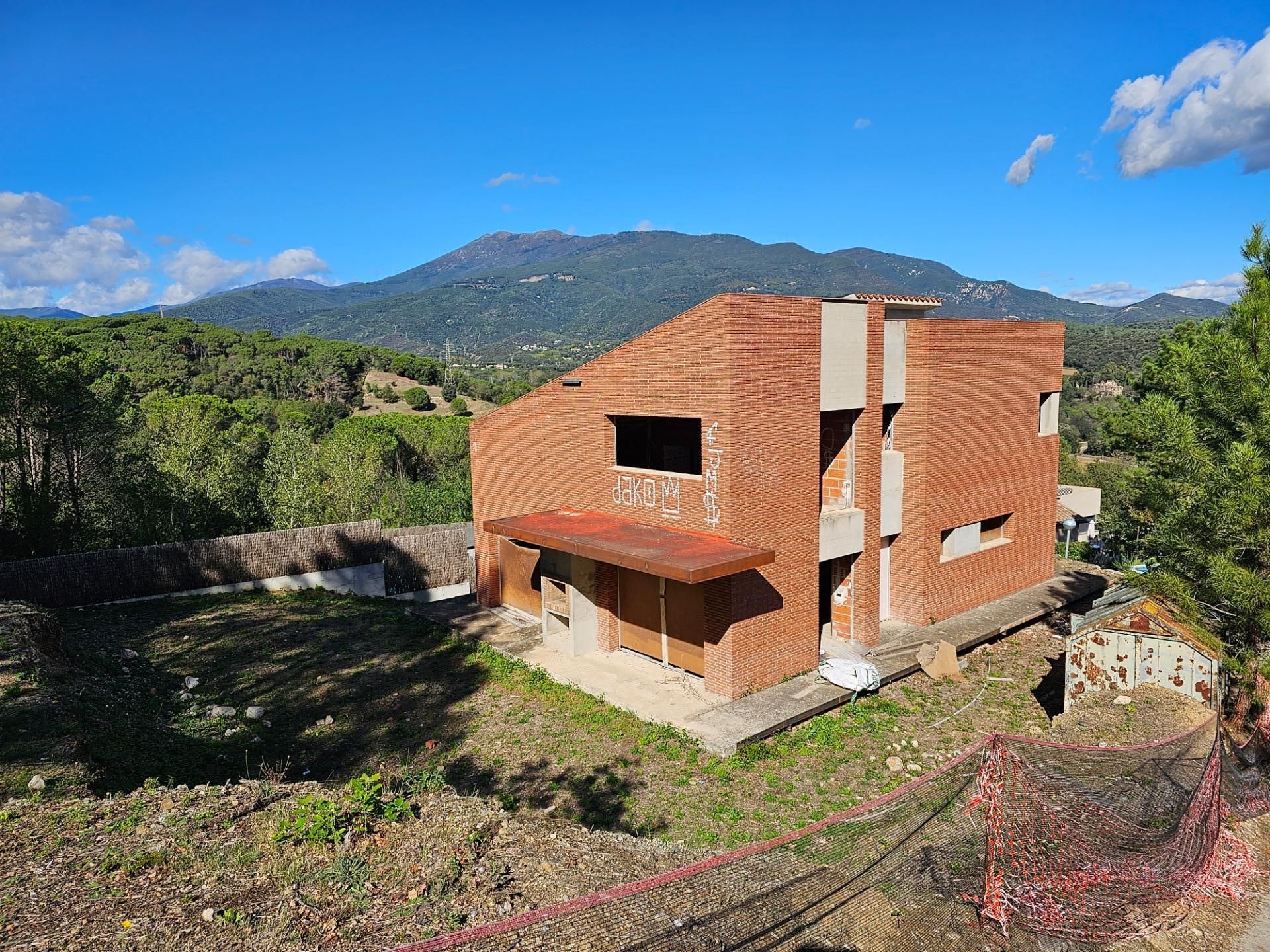 Vista exterior de Casa o xalet en venda en Sant Celoni amb Jardí privat, Terrassa i Traster