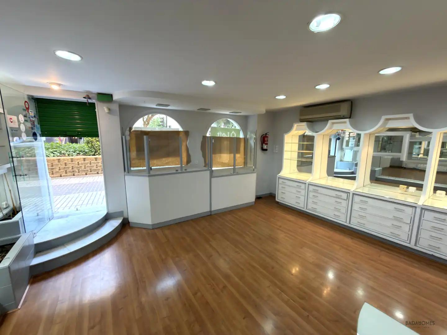 Commercial properties for sale in Badajoz  with Air Conditioner