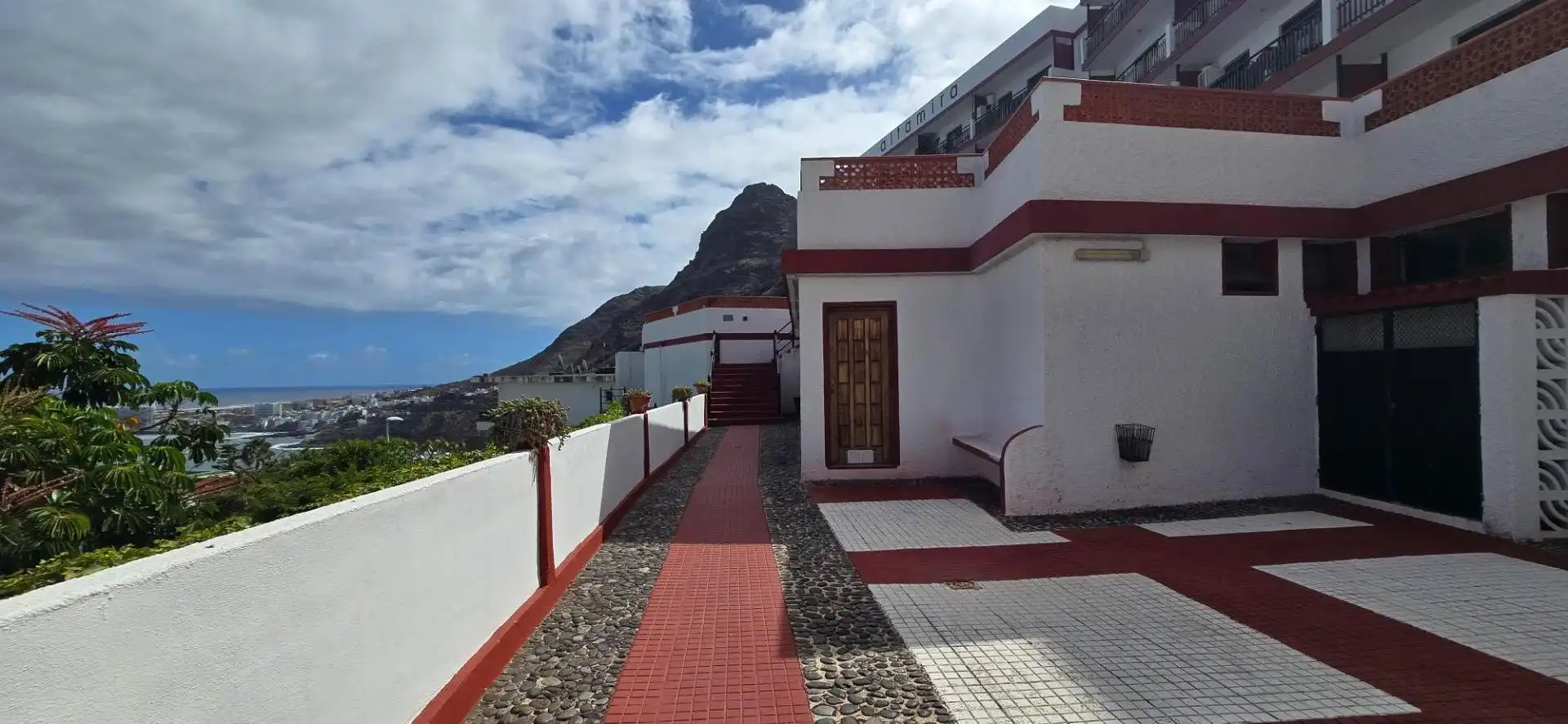 Vista exterior de Piso en venta en San Cristóbal de la Laguna con Balcón y Piscina comunitaria