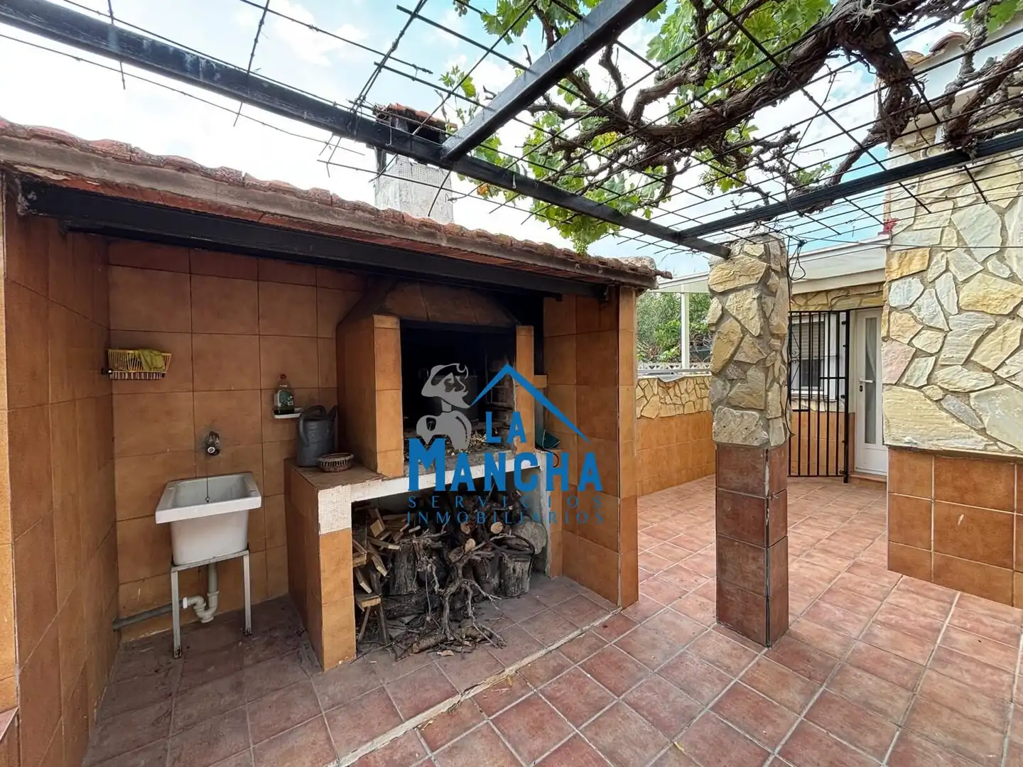 Vista exterior de Casa o xalet en venda en Albacete amb Aire condicionat, Jardí privat i Traster