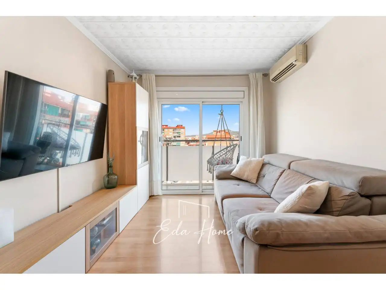 Living room of Flat for sale in Cornellà de Llobregat  with Air Conditioner, Heating and Parquet flooring