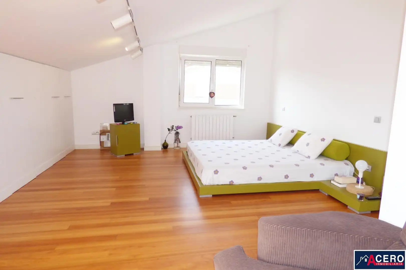 Habitación de Ático en venta en Entrambasaguas con Calefacción y Amueblado