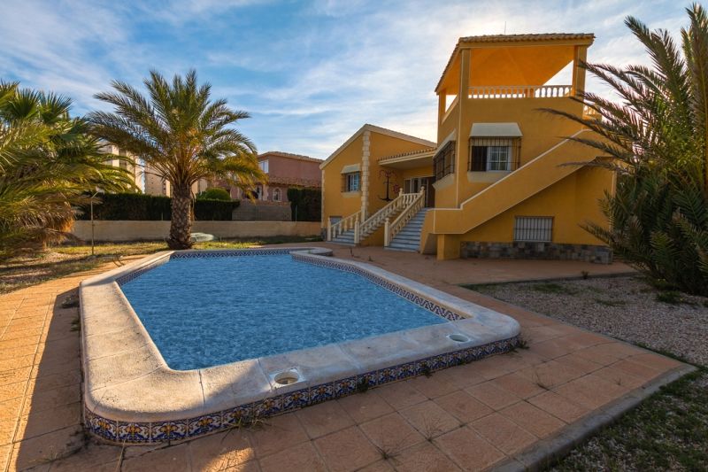 Piscina de Finca rústica en venda en La Manga del Mar Menor amb Aire condicionat, Calefacció i Jardí privat
