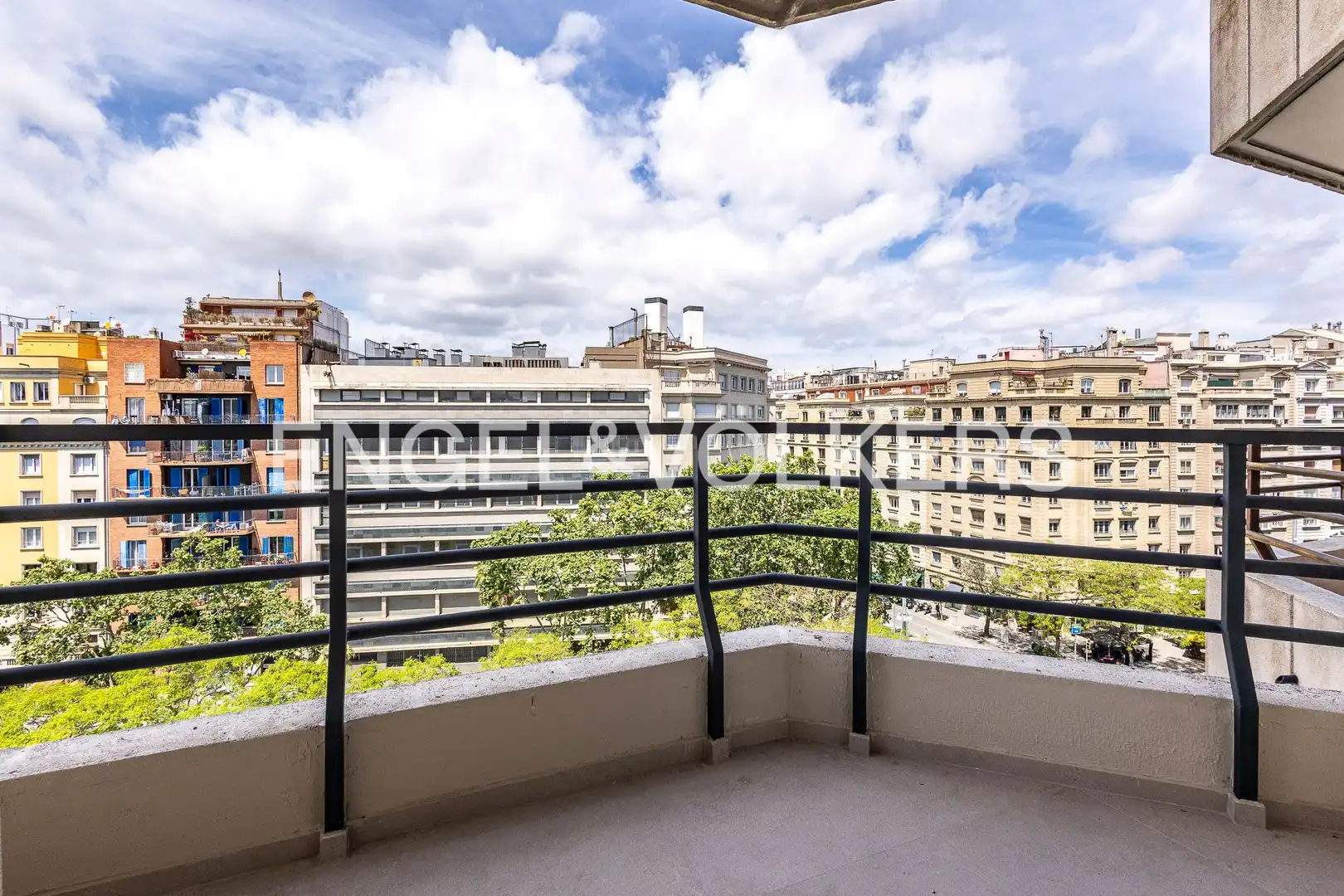 Vista exterior de Pis en venda en Barcelona amb Aire condicionat, Calefacció i Terrassa