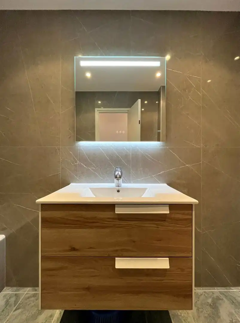 Badezimmer von Wohnung zum Verkauf in Barcelona mit Klimaanlage und Gemeinschaftspool