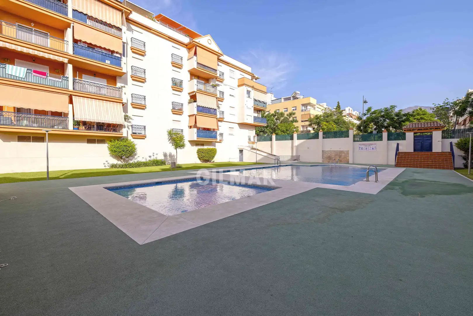 Vista exterior de Àtic en venda en Estepona amb Calefacció, Piscina i Balcó