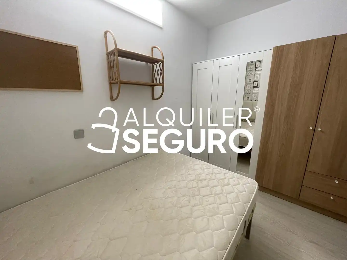 Bedroom of Flat for rent in Madrid  with Air Conditioner, Heating and Furnished
