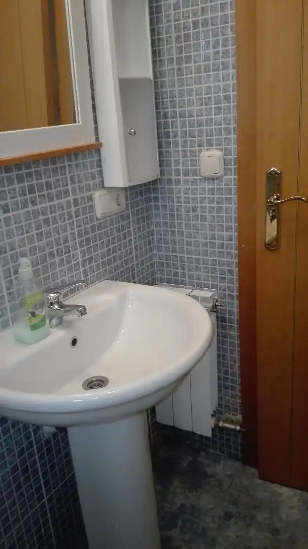 Baño de Apartamento de alquiler en Salamanca con Calefacción, Parquet y Trastero