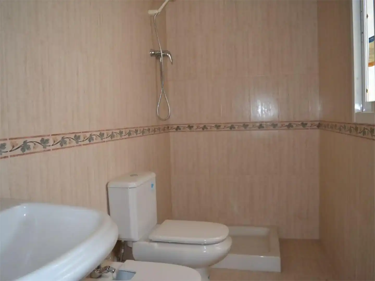 Baño de Piso en venta en Castillo de Locubín con Aire acondicionado