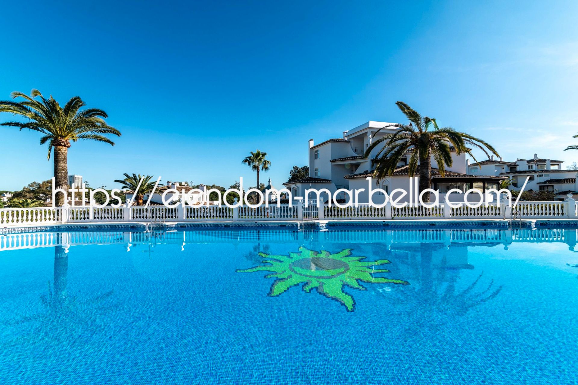 Piscina de Àtic en venda en Marbella amb Aire condicionat, Terrassa i Moblat