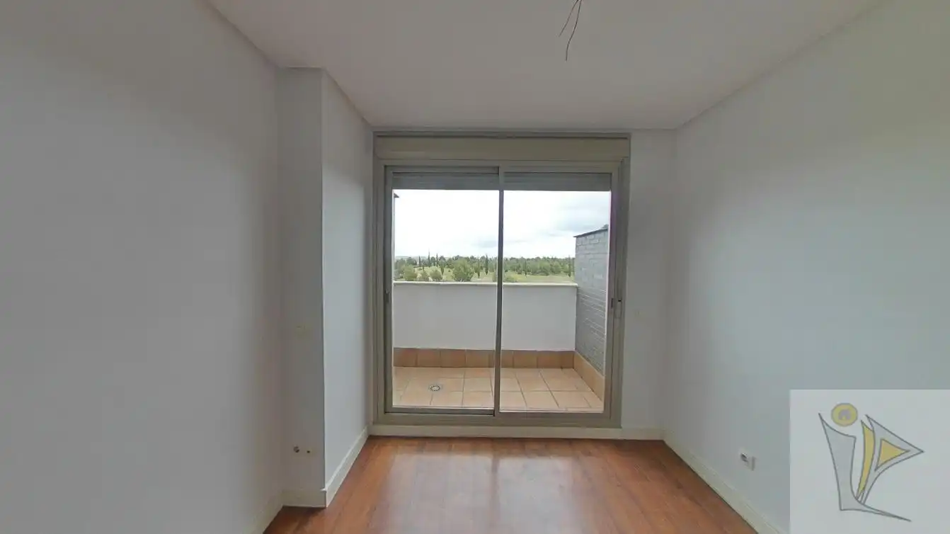 Terraza de Piso en venta en Madrid con Trastero y Piscina comunitaria