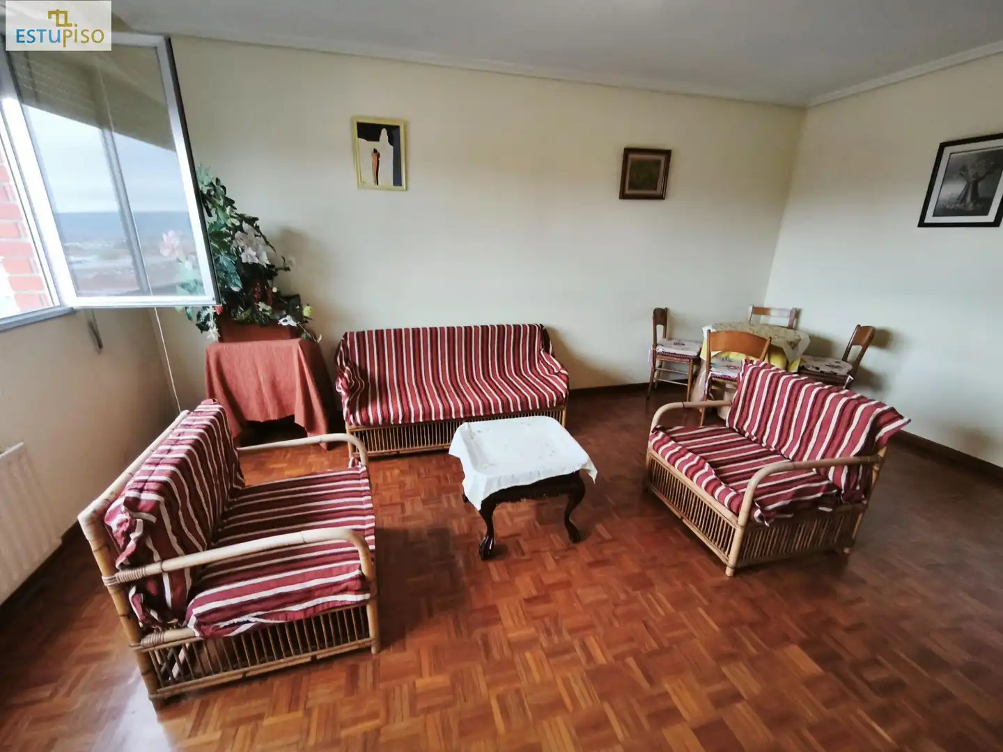 Sala d'estar de Pis en venda en Vitoria - Gasteiz amb Calefacció, Parquet i Terrassa