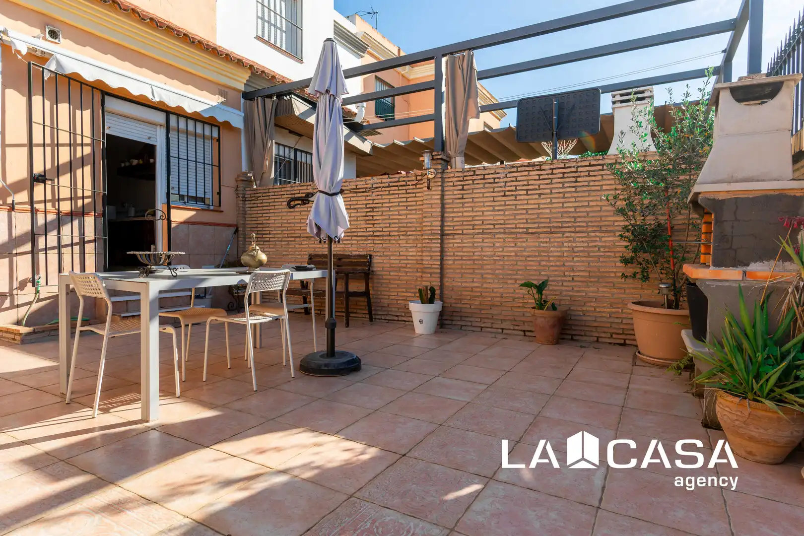 Terrassa de Casa adosada en venda en Dos Hermanas amb Aire condicionat i Terrassa