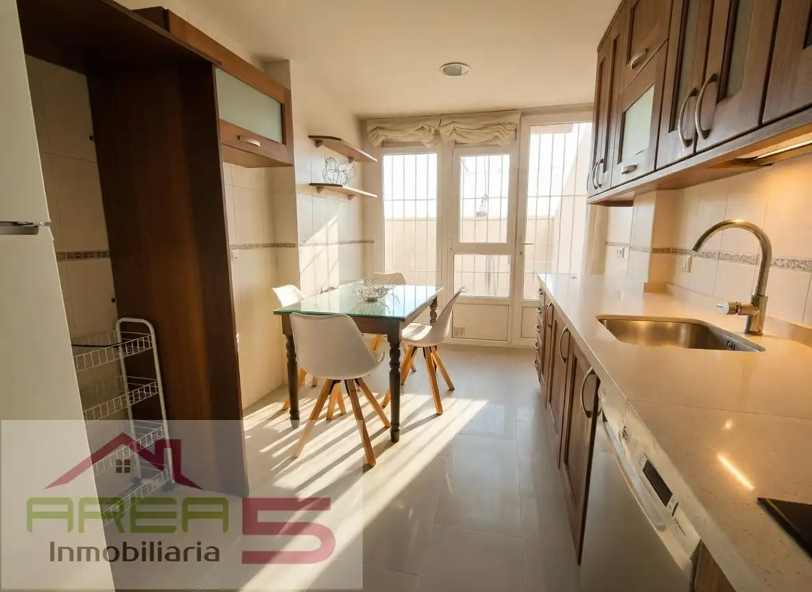 Cuina de Casa adosada de lloguer en Mérida amb Aire condicionat, Calefacció i Parquet